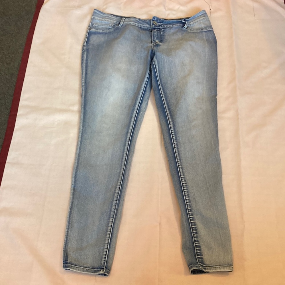 Maurices Jeans Size XL